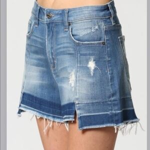 Hidden SOFIE MEDIUM WASH HEM DETAILED MOM SHORTS